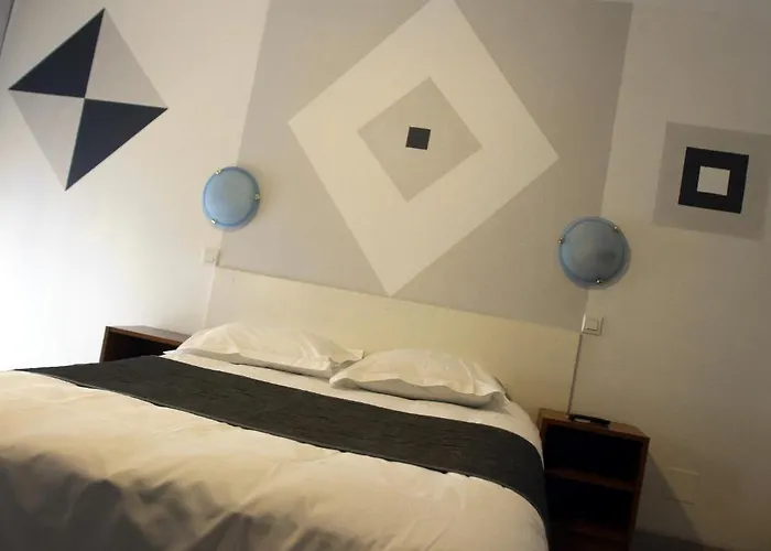 Hotel Aux Deux Etoiles 2*